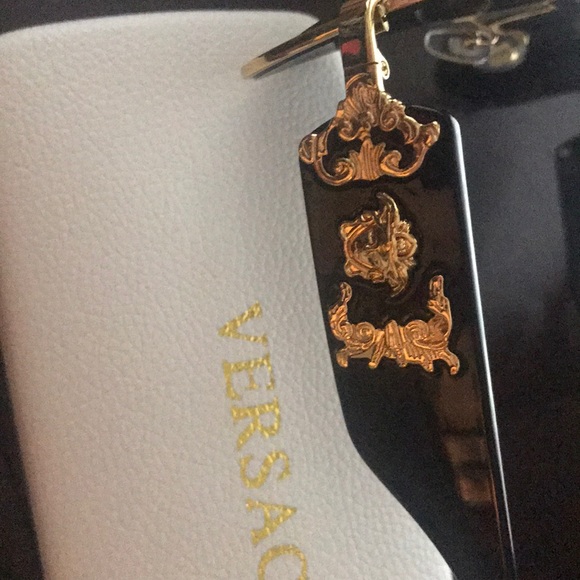new excellent quality .. Versace Medusa.. - Picture 7 of 8